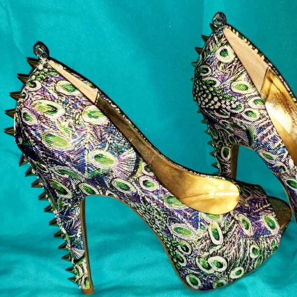 Shoes - Picture 4 of 8